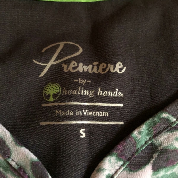 HEALING HANDS ANIMAL PRINT SCRUB TOP - Picture 3 of 7